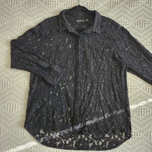 ✨️2/$30 DKNY Lace Top